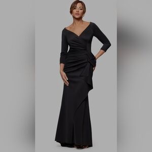 Long sleeve dressPetite "Lexi" Side-Slit Scuba V-Neck Party